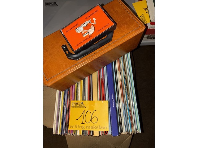 Lot 106 - lot vinylplaten en cassettes - afbeelding 1 van  5