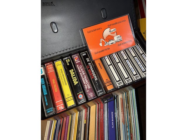 Lot 106 - lot vinylplaten en cassettes - afbeelding 2 van  5