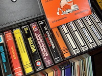 Lot 106 - lot vinylplaten en cassettes - afbeelding 2 van  5
