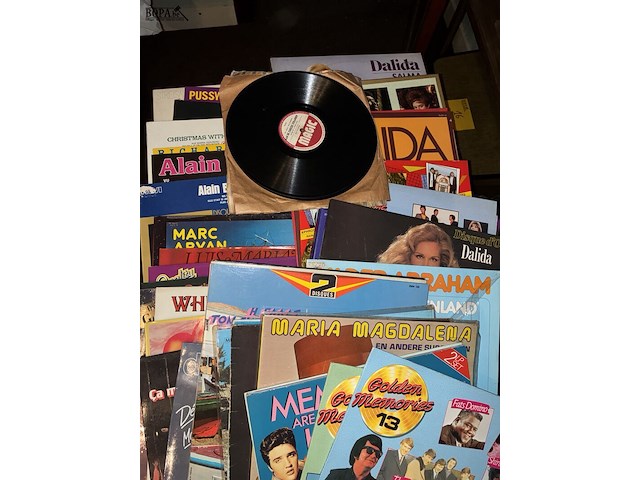 Lot 106 - lot vinylplaten en cassettes - afbeelding 5 van  5