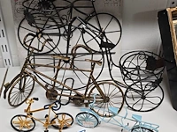 Lot 106 - metalen fietsen en kapstok ong 6 stuks - afbeelding 1 van  4