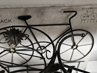Lot 106 - metalen fietsen en kapstok ong 6 stuks - afbeelding 2 van  4