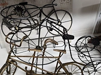 Lot 106 - metalen fietsen en kapstok ong 6 stuks - afbeelding 3 van  4