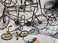 Lot 106 - metalen fietsen en kapstok ong 6 stuks - afbeelding 4 van  4