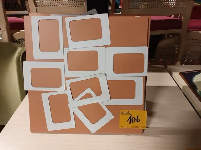 Lot 106 - metalen magneetkaders. 2 stuks - afbeelding 1 van  2