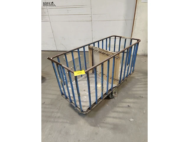 Lot 106 - metalen transportkar - afbeelding 1 van  2