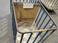 Lot 106 - metalen transportkar - afbeelding 2 van  2