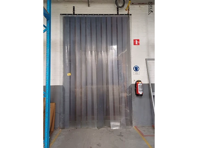 Lot 1068 - tochtlinten met ophangsysteem - afbeelding 1 van  2