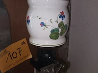 Lot 107 - antieke koffiemolen. 2 stuks - afbeelding 3 van  3
