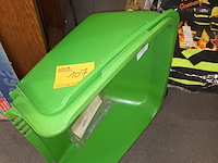 Lot 107 - grasbak voor maaier. 2 stuks - afbeelding 1 van  3