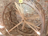 Lot 107 - kooiwiel. 2 stuks - afbeelding 1 van  3