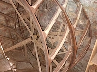 Lot 107 - kooiwiel. 2 stuks - afbeelding 2 van  3