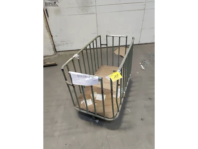 Lot 107 - metalen transportkar - afbeelding 1 van  2