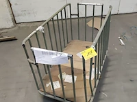Lot 107 - metalen transportkar - afbeelding 1 van  2