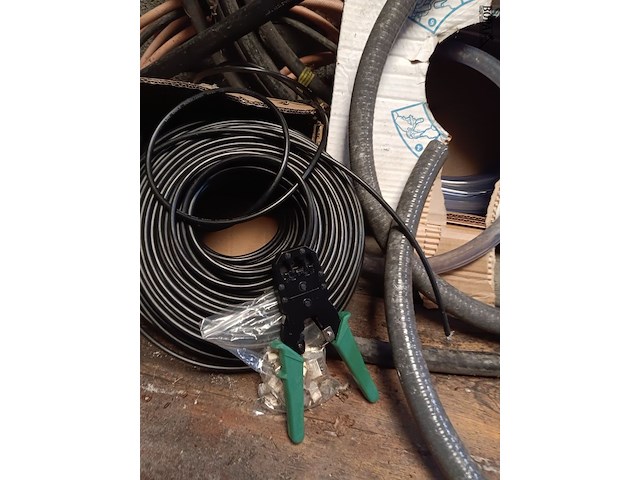 Lot 107 - pvc slangen en elektriciteitskabels - afbeelding 2 van  2