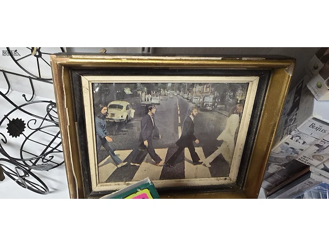 Lot 107 - the beatles lot video's, dvd's , cd's, boeken en kader - afbeelding 3 van  7