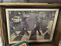 Lot 107 - the beatles lot video's, dvd's , cd's, boeken en kader - afbeelding 3 van  7