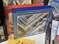 Lot 107 - the beatles lot video's, dvd's , cd's, boeken en kader - afbeelding 4 van  7