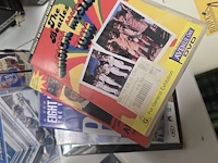 Lot 107 - the beatles lot video's, dvd's , cd's, boeken en kader - afbeelding 5 van  7