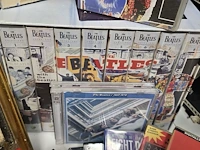 Lot 107 - the beatles lot video's, dvd's , cd's, boeken en kader - afbeelding 6 van  7
