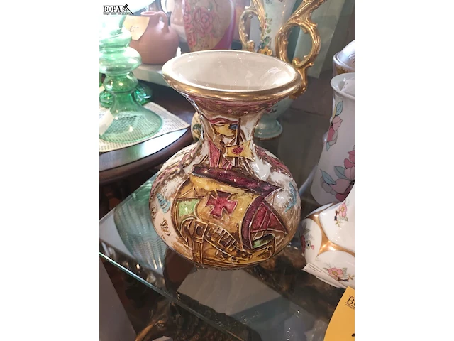 Lot 107 - vazen. 13 stuks - afbeelding 4 van  5