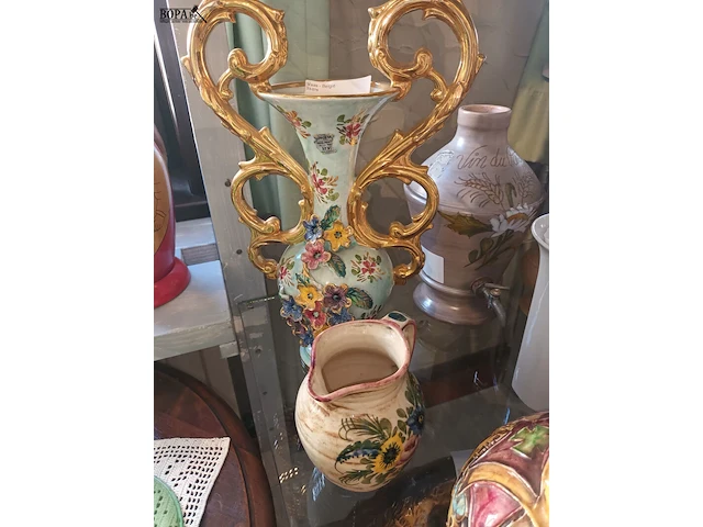 Lot 107 - vazen. 13 stuks - afbeelding 5 van  5