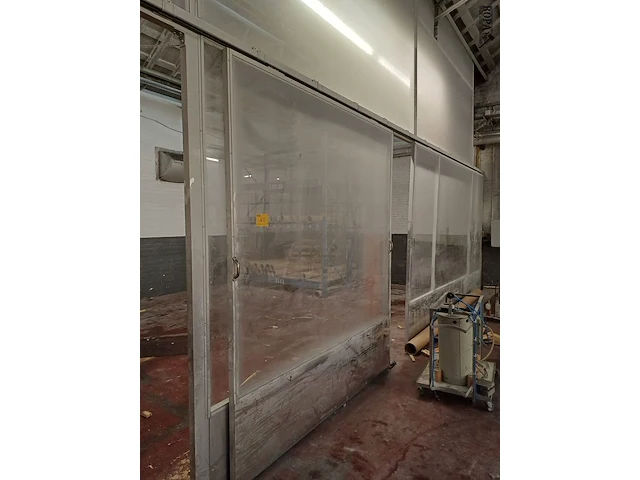 Lot 1077 - aluminium constructie met plexi glas - afbeelding 4 van  5
