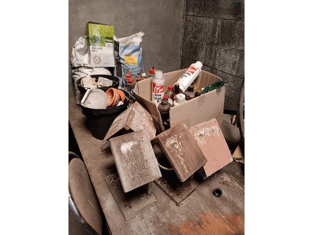 Lot 108 - diverse dierenbenodigdheden - afbeelding 1 van  4