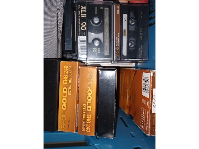Lot 108 - dvd’s, cd’s en cassettes. 1 bak - afbeelding 4 van  5