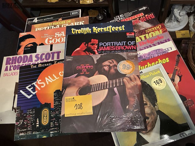 Lot 108 - koffer rood met vinylplaten - afbeelding 4 van  4