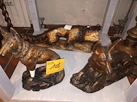 Lot 108 - schouwgarnituur in gips. 3 stuks - afbeelding 1 van  4