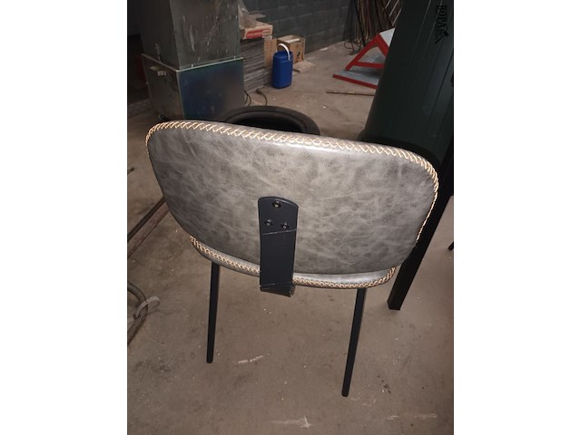 Lot 108 - stoelen. 6 stuks - afbeelding 3 van  4