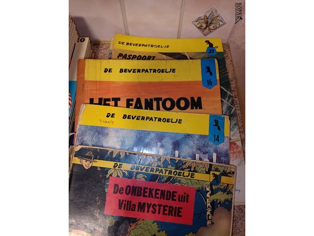 Lot 108 - strips de beverpatroelje. 11 stuks - afbeelding 3 van  4