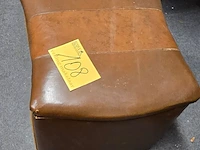 Lot 108 - vintage poef met deksel - afbeelding 1 van  3
