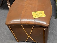 Lot 108 - vintage poef met deksel - afbeelding 2 van  3