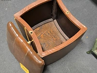 Lot 108 - vintage poef met deksel - afbeelding 3 van  3
