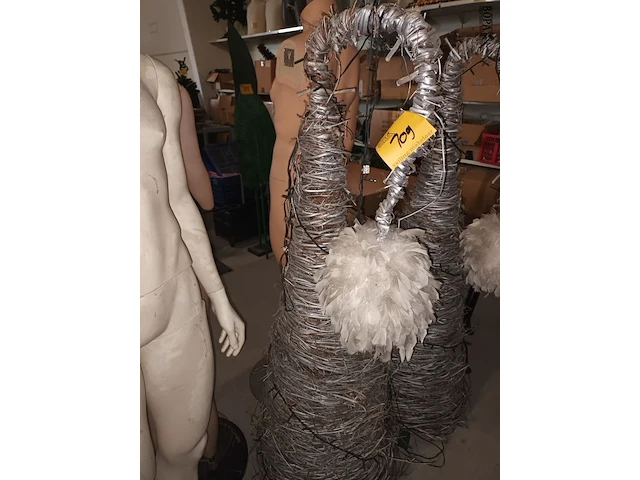 Lot 109 - kerstboom modern - afbeelding 1 van  3