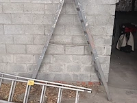 Lot 109 - ladder. 2 stuks - afbeelding 1 van  3