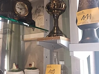 Lot 109 - olielampen en olie - afbeelding 1 van  3