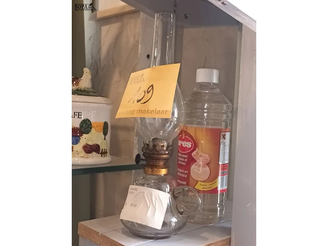 Lot 109 - olielampen en olie - afbeelding 3 van  3