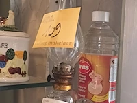 Lot 109 - olielampen en olie - afbeelding 3 van  3