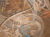 Lot 109 - oude kettingen, katrol en staalkabels - afbeelding 4 van  4