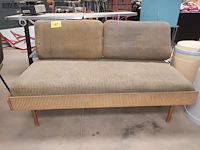 Lot 109 - stoffen zitbank - afbeelding 2 van  4