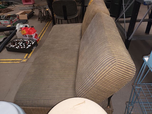 Lot 109 - stoffen zitbank - afbeelding 3 van  4