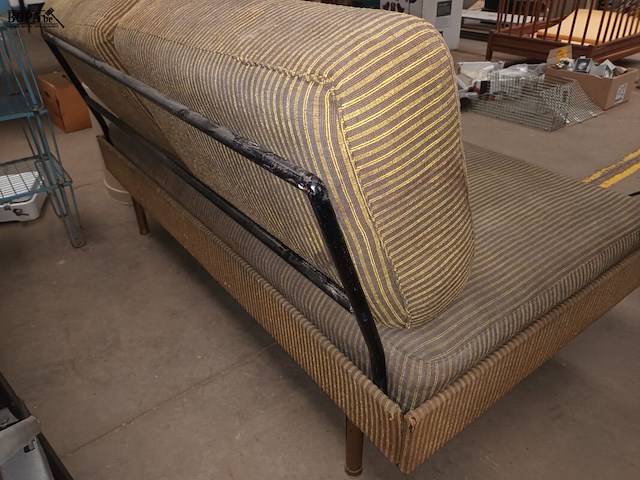 Lot 109 - stoffen zitbank - afbeelding 4 van  4