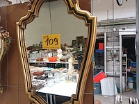 Lot 109 - vergulde kuifspiegel - afbeelding 1 van  4