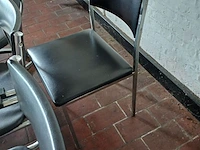 Lot 1093 - vintage stoelen zwart. 5 stuks - afbeelding 4 van  4