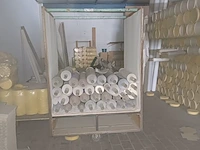 Lot 1097 - metalen transportkar met inhoud - afbeelding 4 van  4