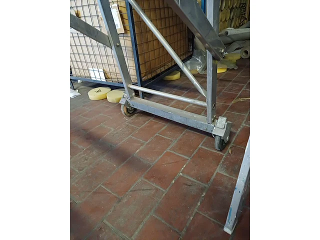 Lot 1099 - aluminium trap - afbeelding 3 van  3