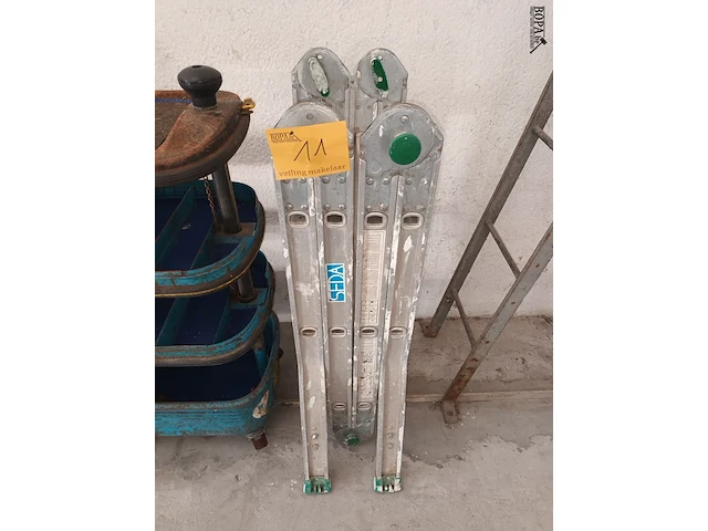 Lot 11 - aluminium vouwladder - afbeelding 1 van  2